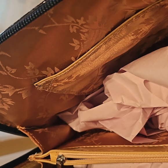 BRAVO Beverly Hills Luxury Handbag - Picture 7 of 7